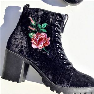 🌸Report Black Velvet Rose Boot 2.5” Heel NWOT